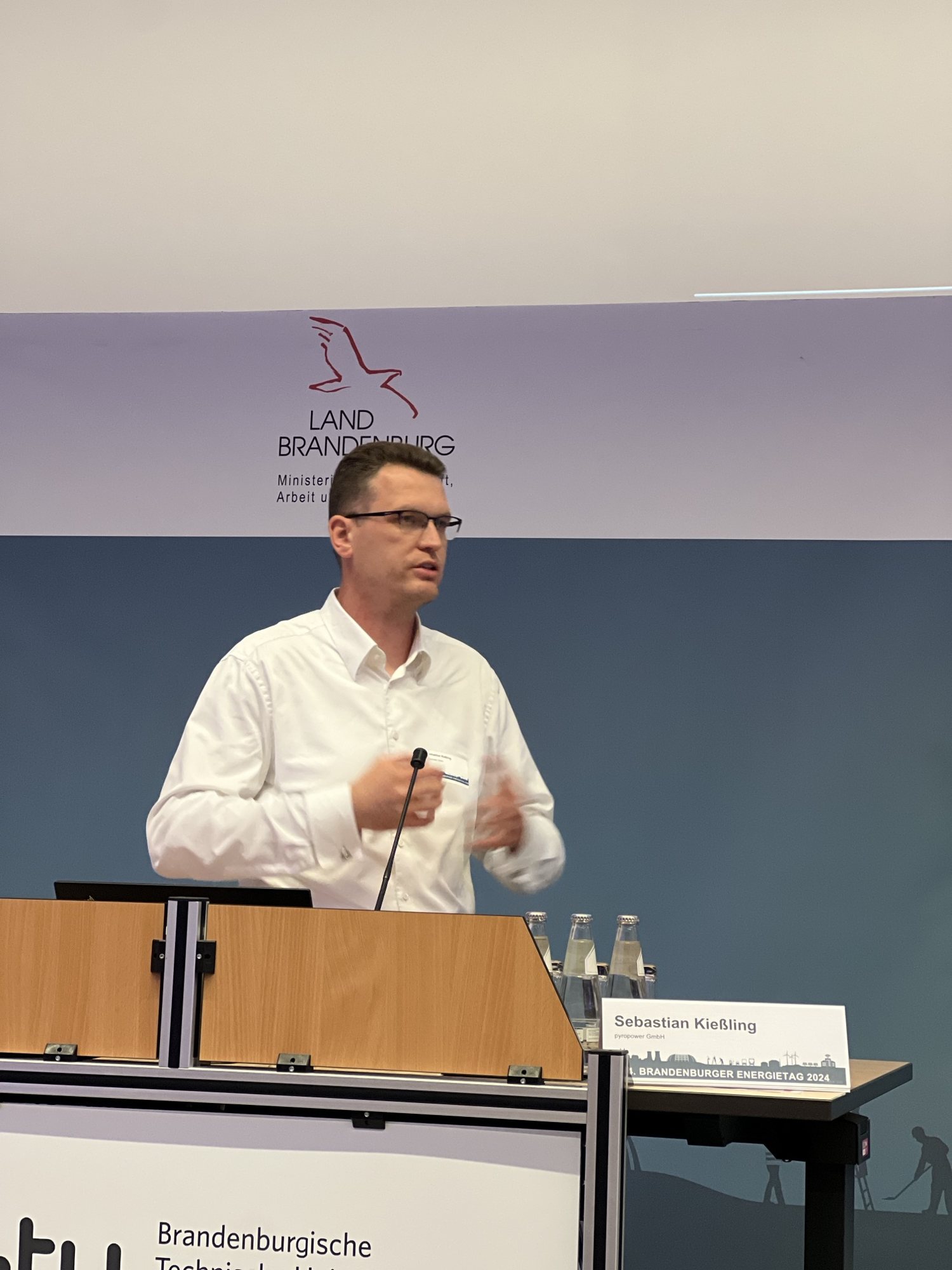 Sebastian Kießling hält den Vortrag beim Brandenburger Energietag 2024