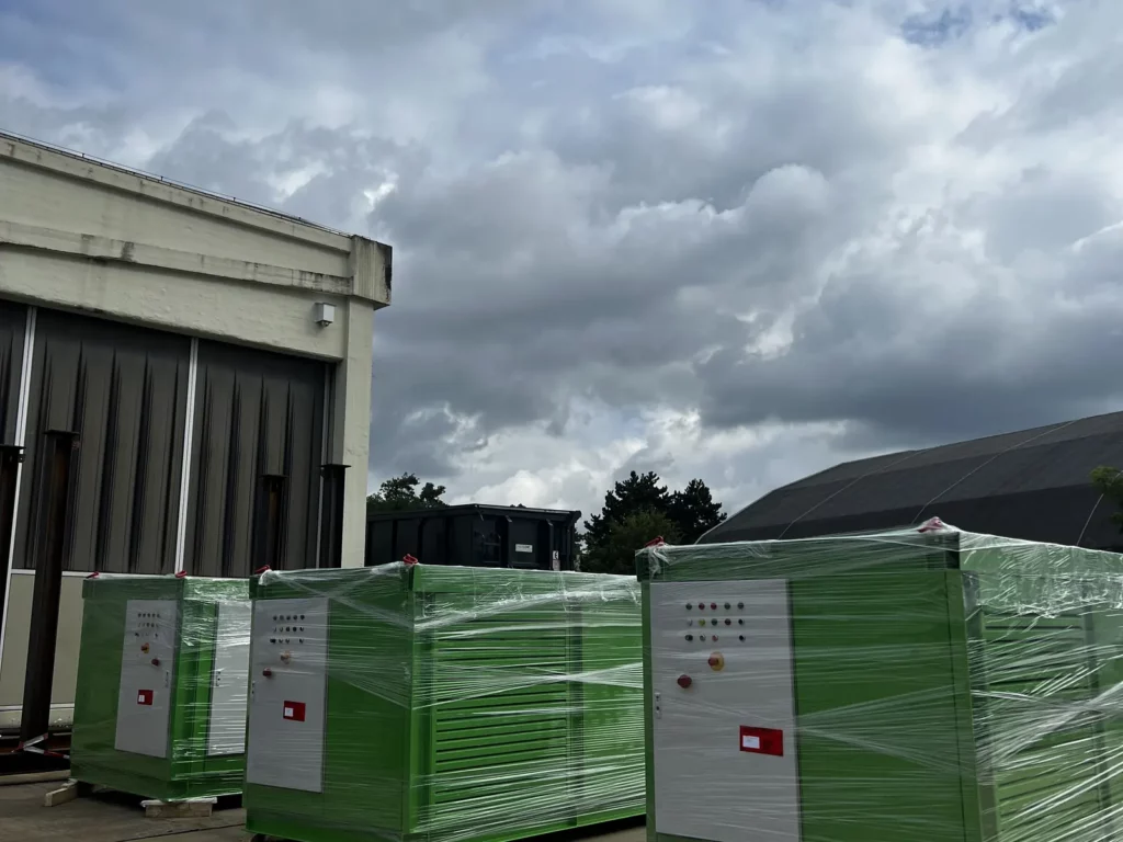 Verpackte ClinX-Heat-Einheiten vor der Auslieferung