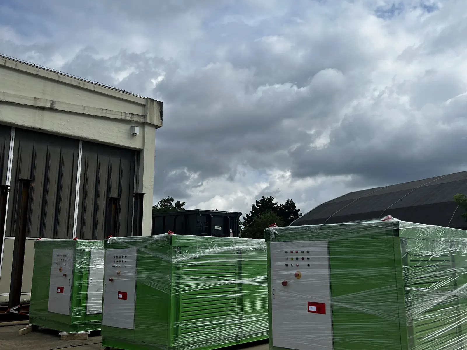 Verpackte ClinX-Heat-Einheiten vor der Auslieferung