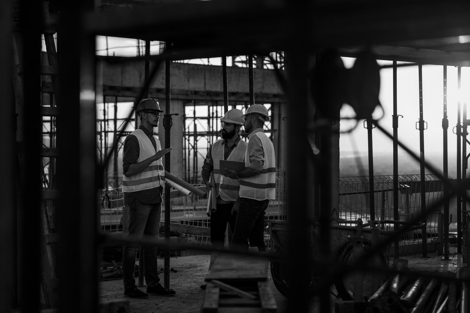 Ingenieure auf einer Industriebaustelle